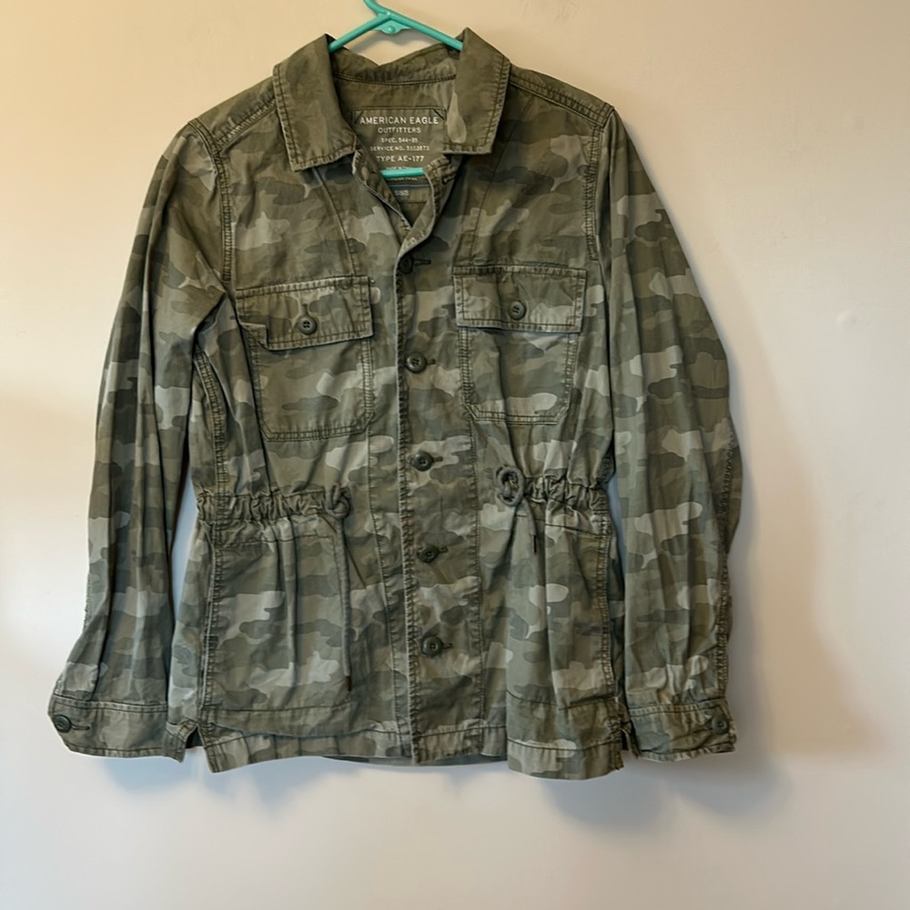 American eagle outfitter camo jacket tie waist button front & sleeves size small